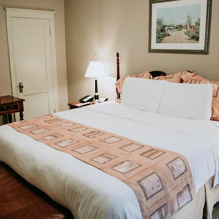 The Astor Hotel Милуоки Екстериор снимка