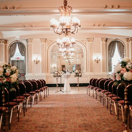 The Astor Hotel Милуоки Екстериор снимка