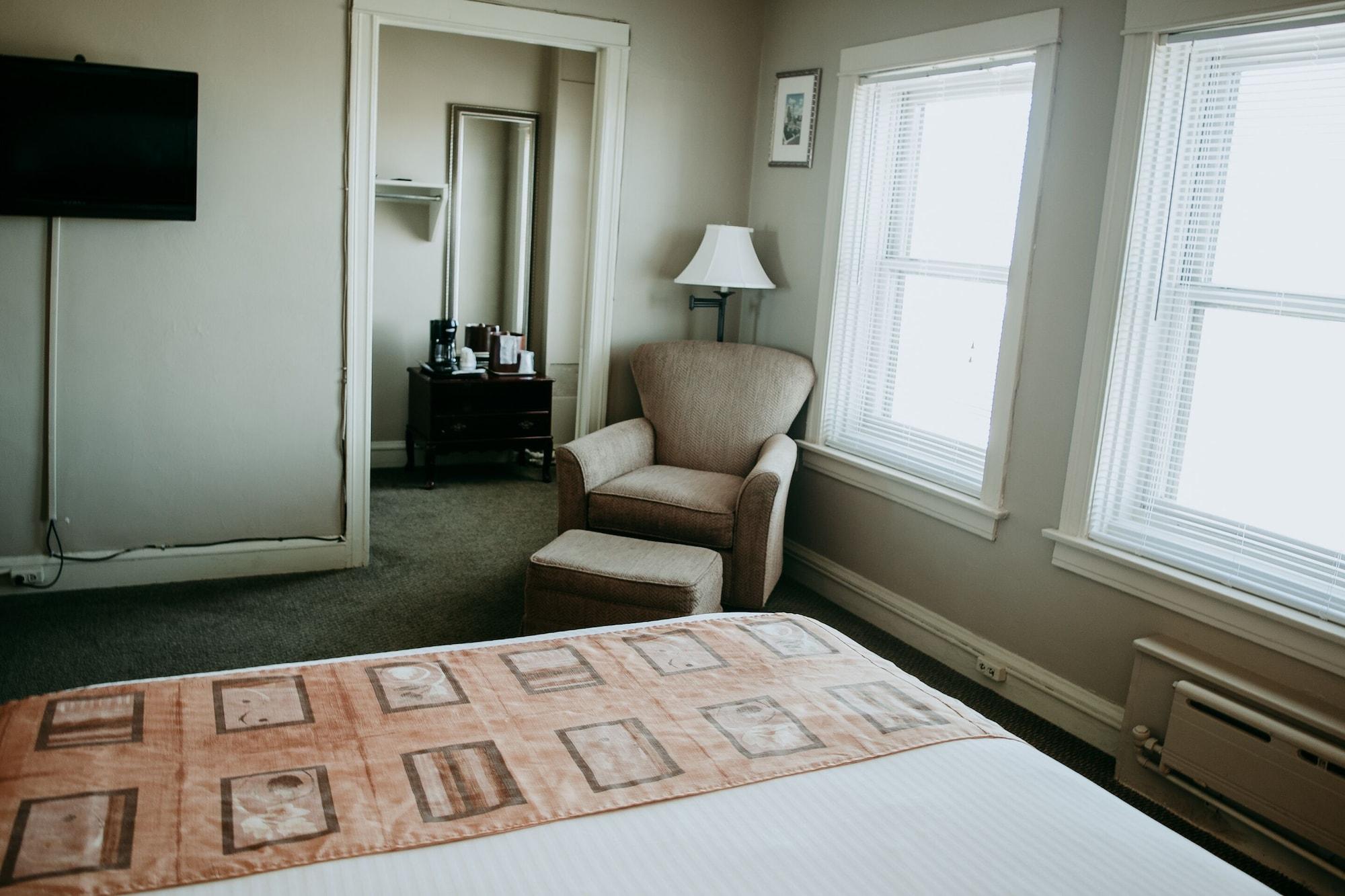The Astor Hotel Милуоки Екстериор снимка