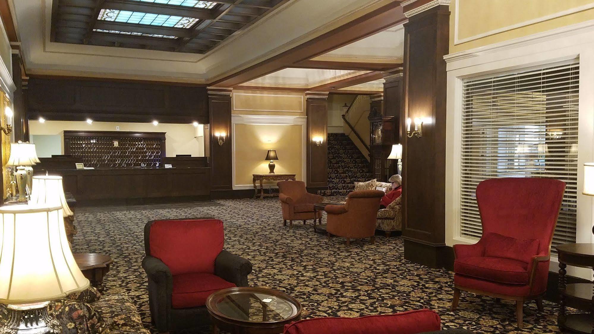 The Astor Hotel Милуоки Екстериор снимка