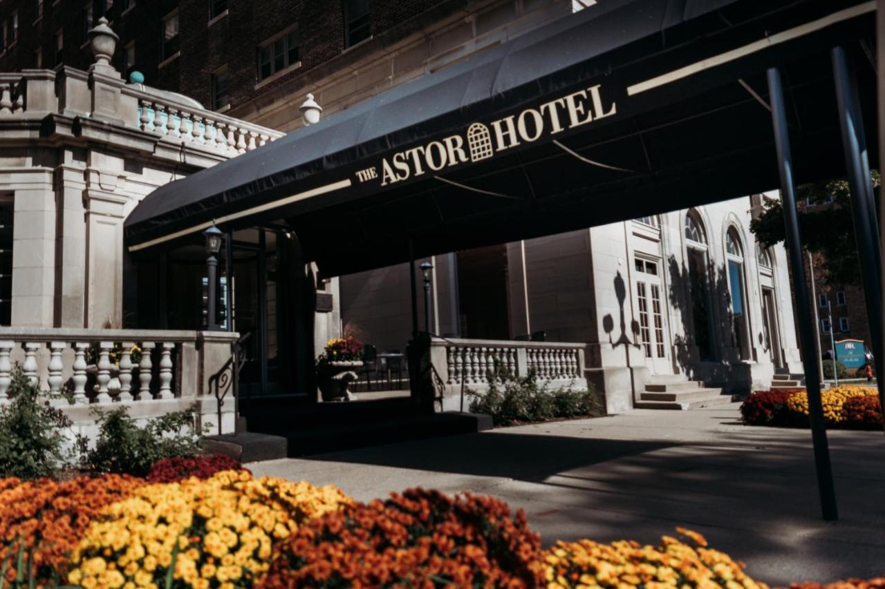 The Astor Hotel Милуоки Екстериор снимка